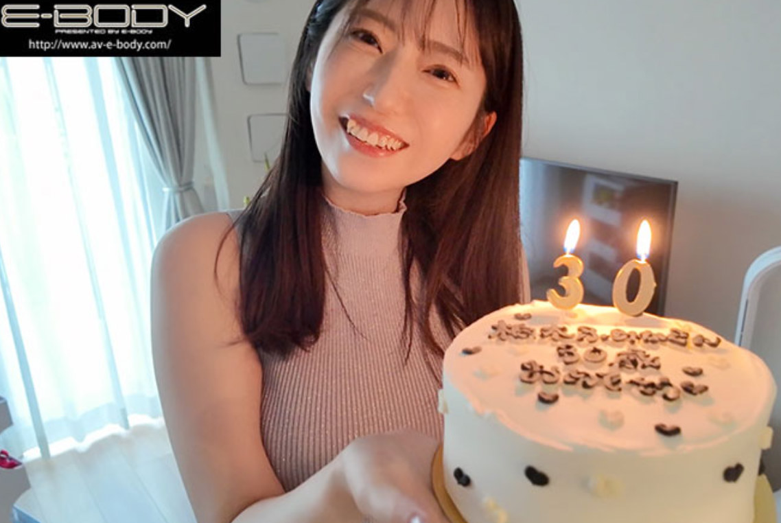 发售日 :2025年12月16日 EBWH-287:生日纪录片双声道录制，同时聆听她私处、高潮和丰满乳房的呻吟声，体验极致的性爱快感。柏木ふみか番号作品-天天番号